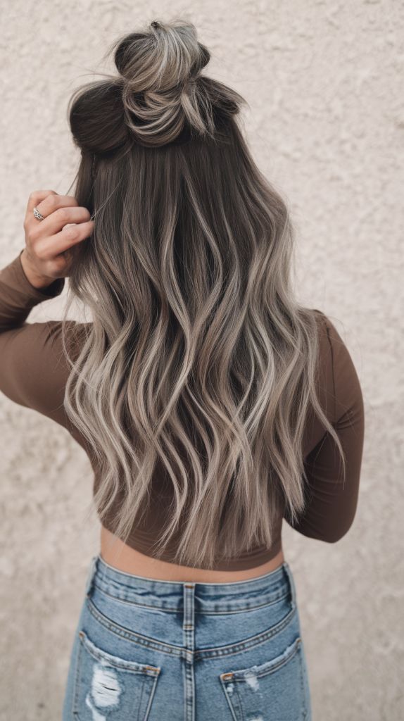Hamvas balayage frizura hátulról